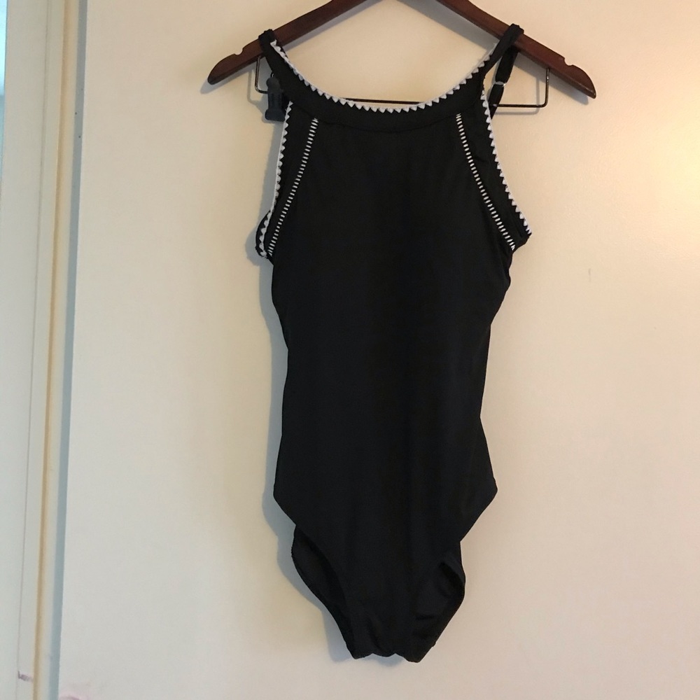 💚 2/22 💚 One piece black bathing suit